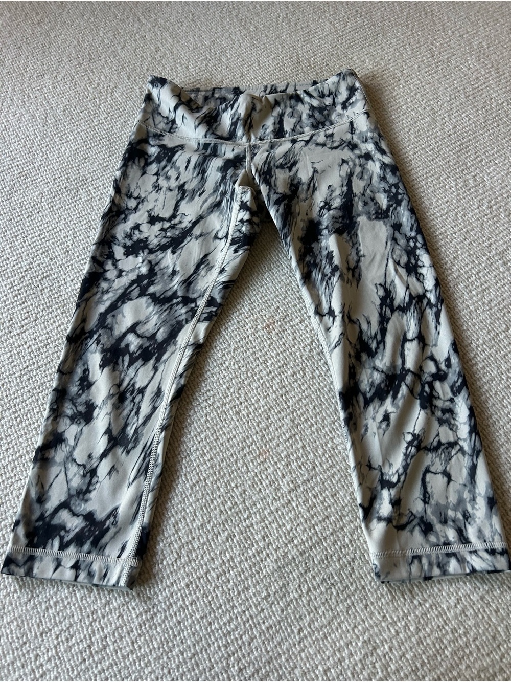 lululemon athletica Black & White Marble-Print Capri Leggings